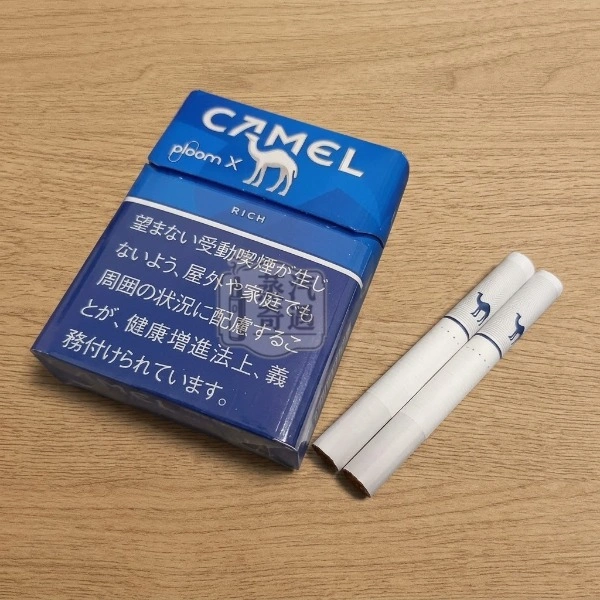 Ploom加熱菸專用CAMEL駱駝Rich濃原味口味煙彈打開後放在桌面上